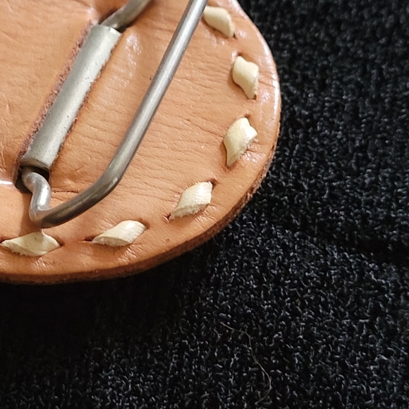 Vintage HAND TOOLED FLORAL BELT BUCKLE - Picture 3 of 6